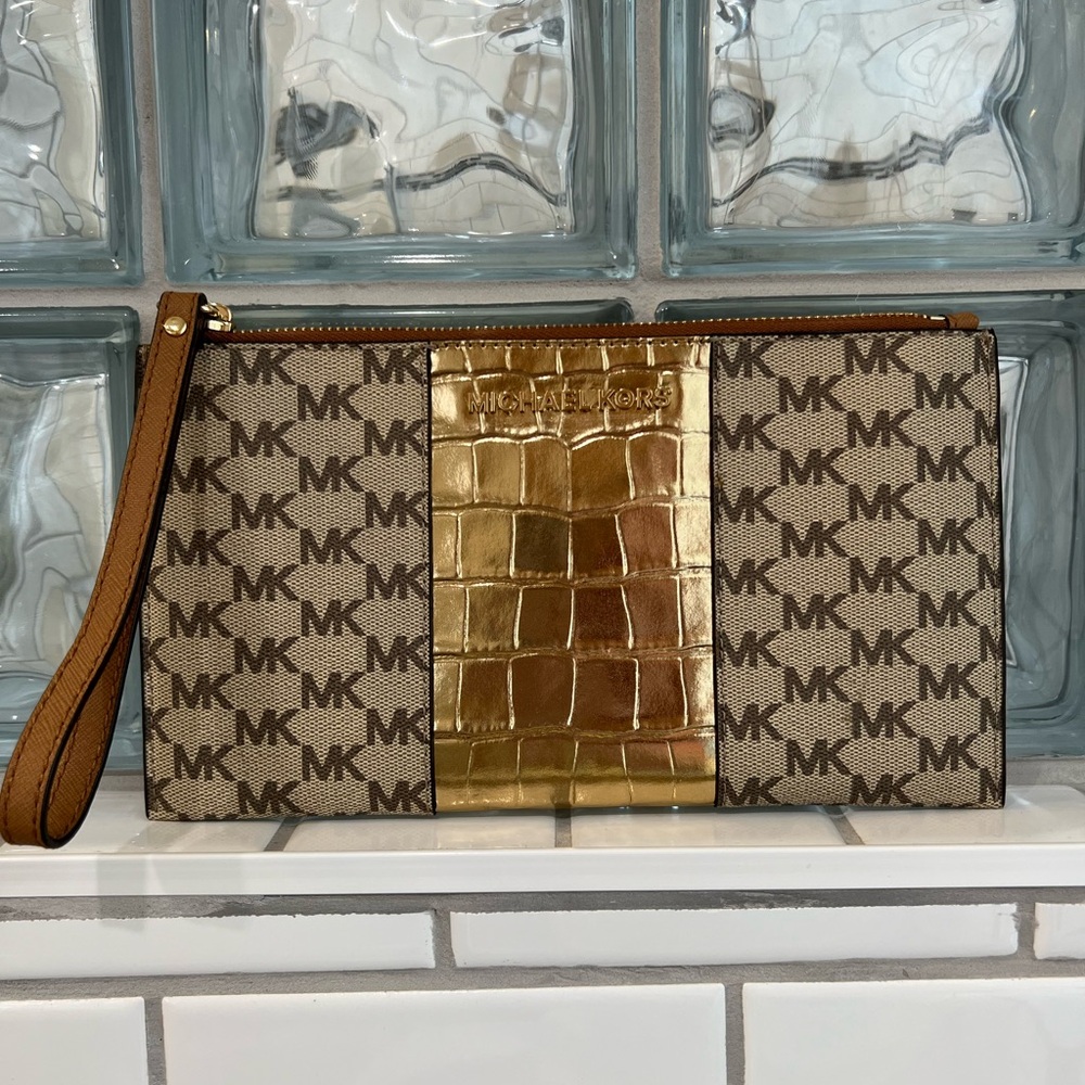 Michael Kors Wristlet